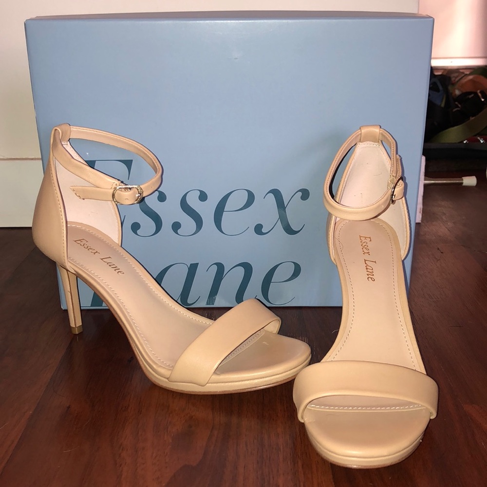 ESSEX LANE EL ADINAN HEELs brand new